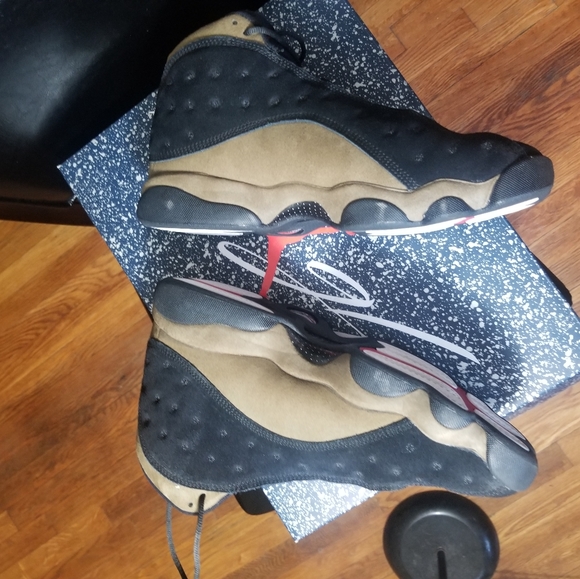 Jordan, size 9.5, olive green - Picture 3 of 4